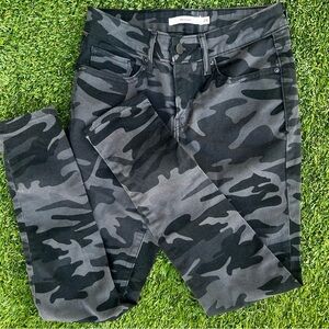 LEVI 711 Camo Skinny Jeans Sz 24